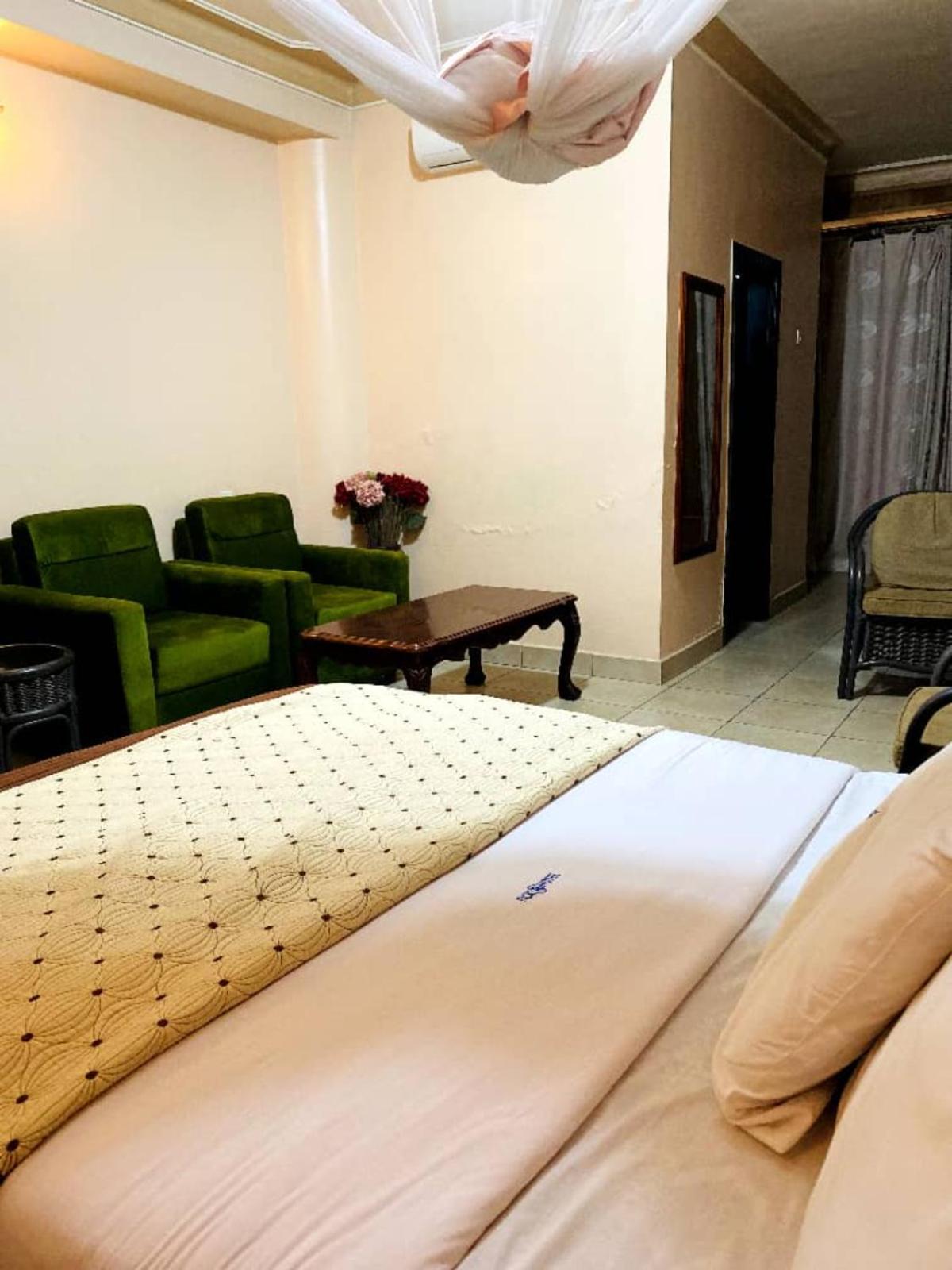 The Tick Hotel Kampala Ngoại thất bức ảnh